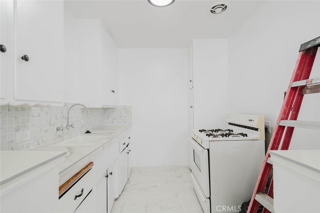 1217 N Kingsley Drive - Photo 9
