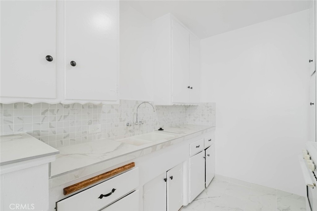 1217 N Kingsley Drive - Photo 8