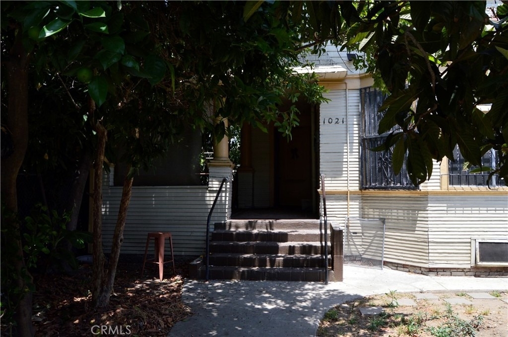 1021 W 25th Street - Photo 2