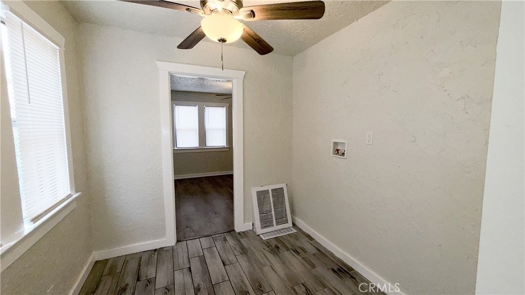 5023 Bakman Avenue - Photo 9
