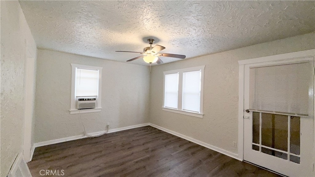 5023 Bakman Avenue - Photo 4