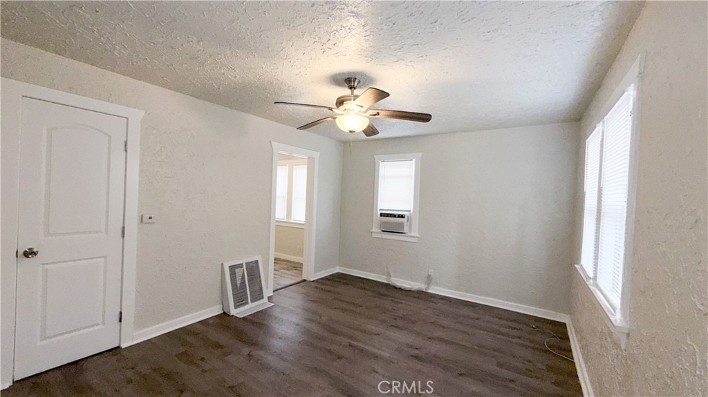 5023 Bakman Avenue - Photo 5