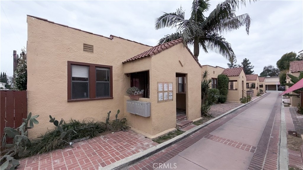 5023 Bakman Avenue - Photo 0