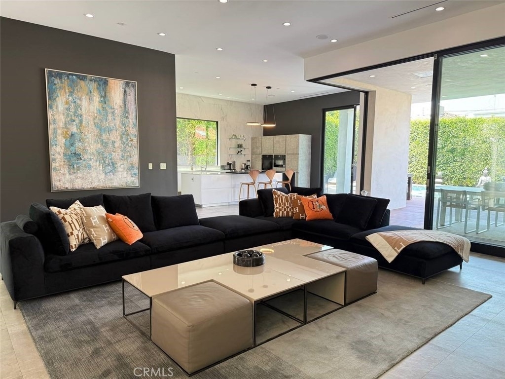 415 N Martel Avenue - Photo 4
