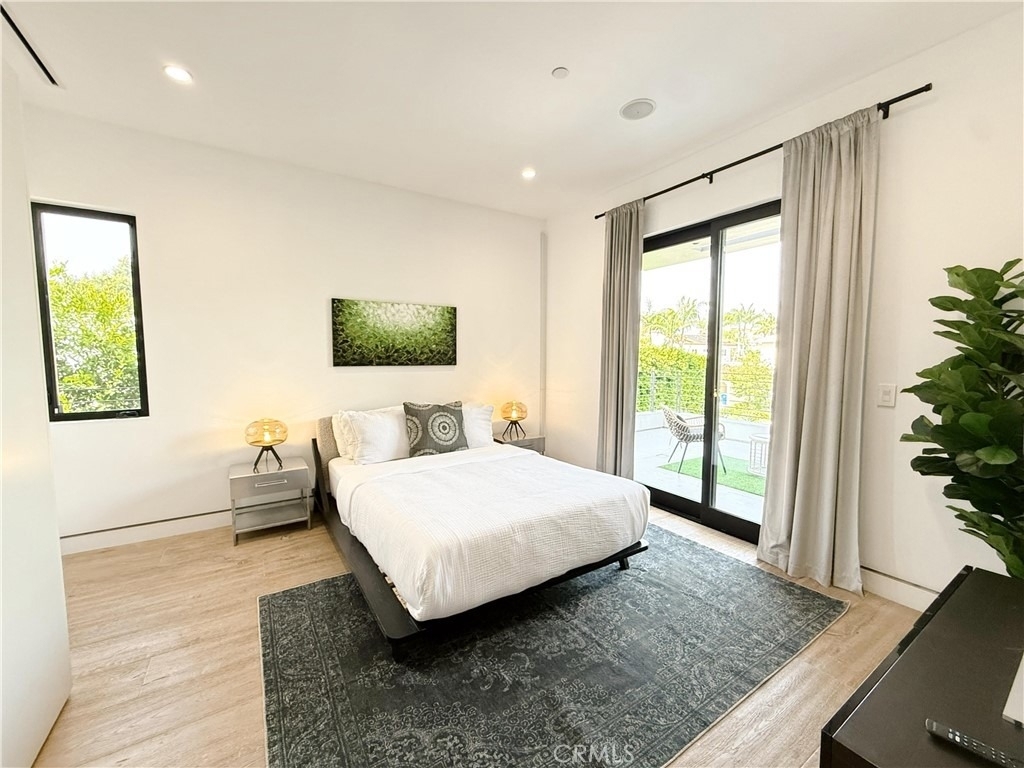 415 N Martel Avenue - Photo 31
