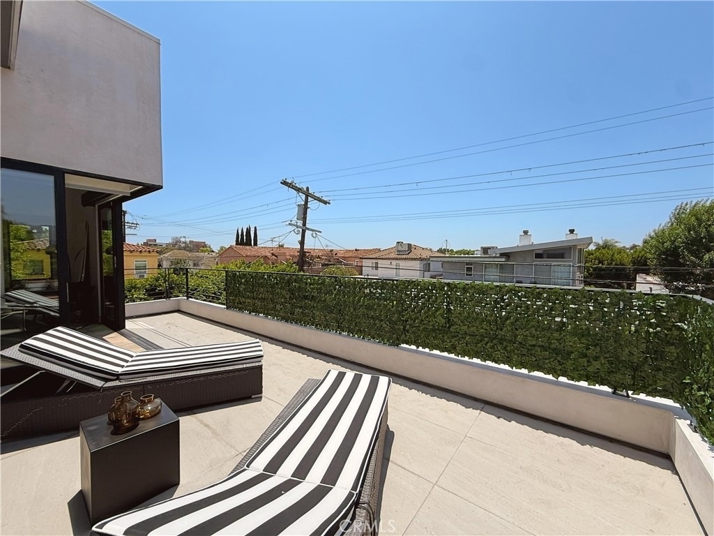 415 N Martel Avenue - Photo 26