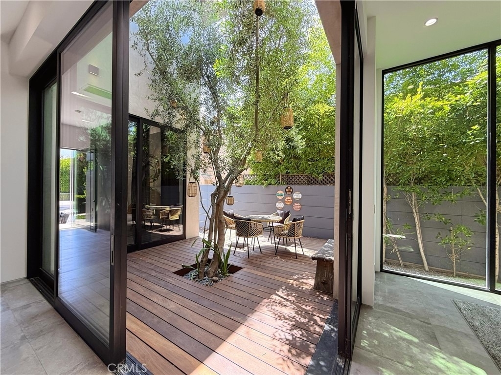 415 N Martel Avenue - Photo 7
