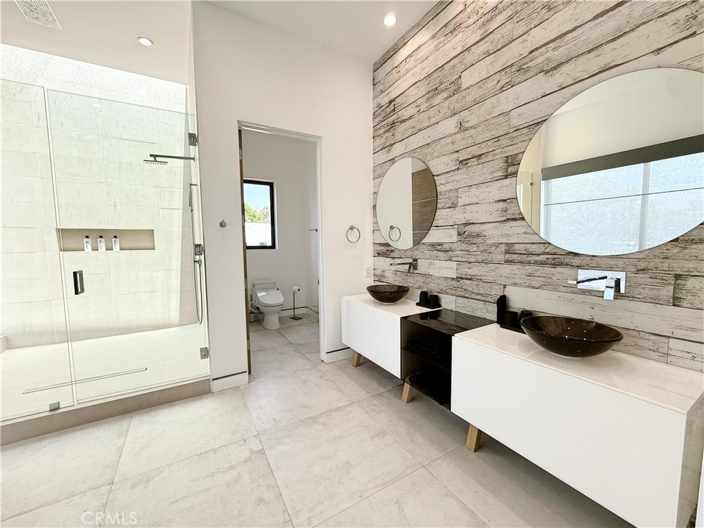 415 N Martel Avenue - Photo 22