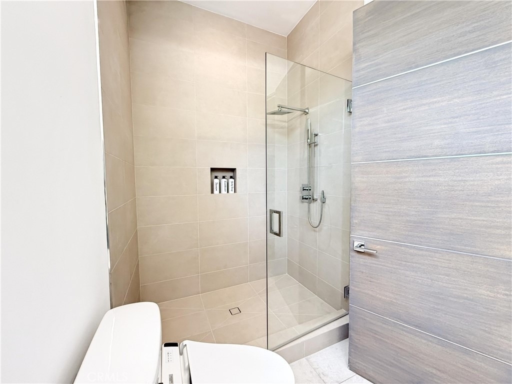 415 N Martel Avenue - Photo 14