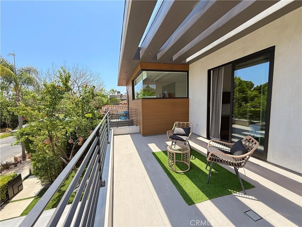 415 N Martel Avenue - Photo 33