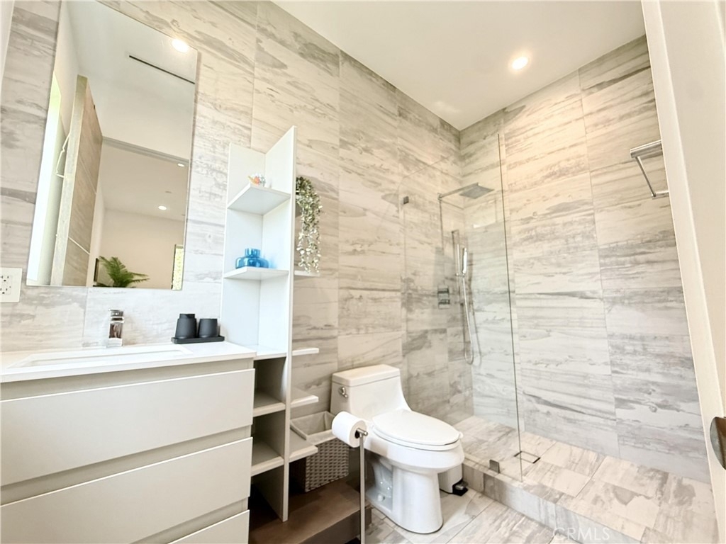 415 N Martel Avenue - Photo 29