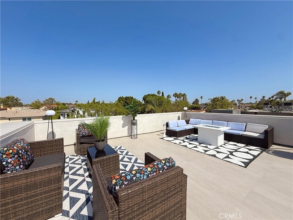 415 N Martel Avenue - Photo 36
