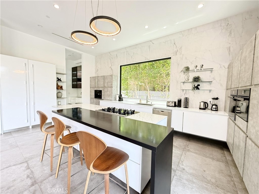 415 N Martel Avenue - Photo 11