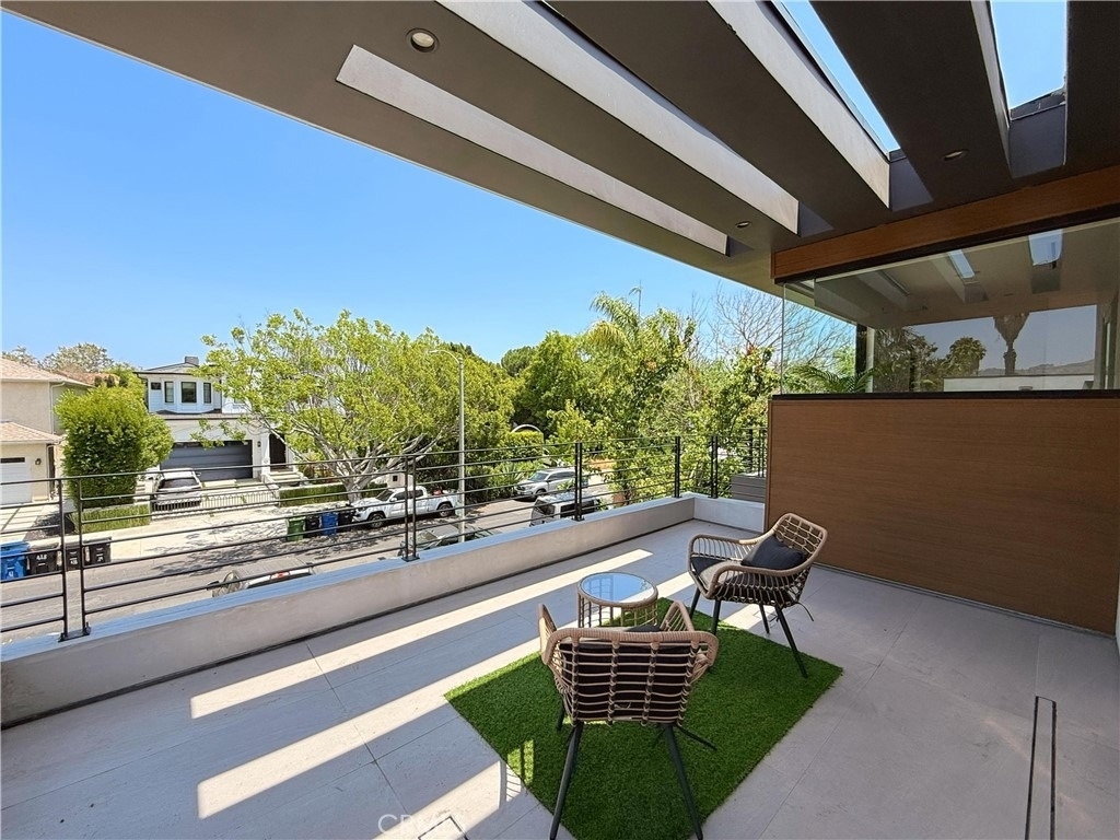 415 N Martel Avenue - Photo 34