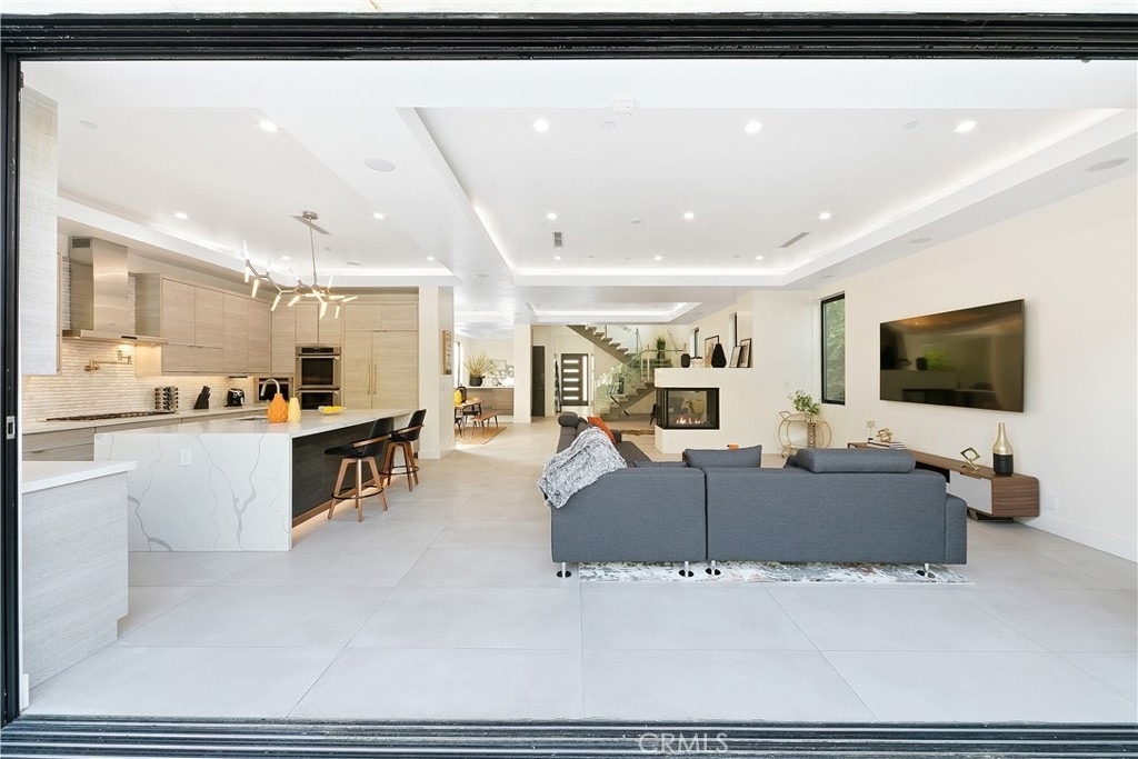 454 S Holt Avenue - Photo 5