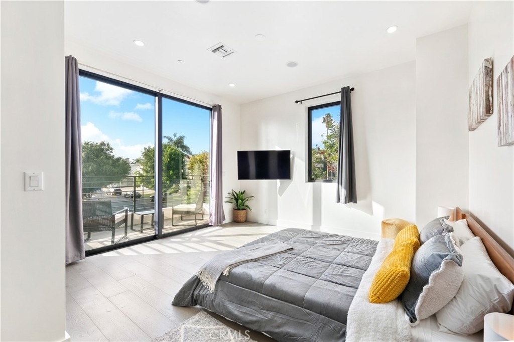 454 S Holt Avenue - Photo 8