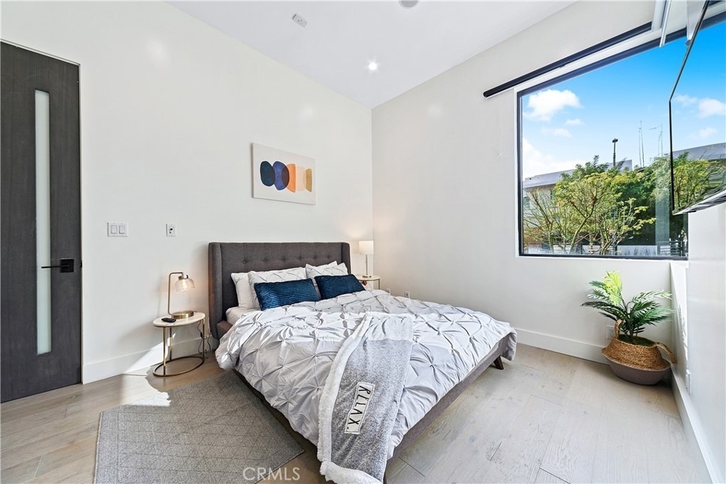 454 S Holt Avenue - Photo 2