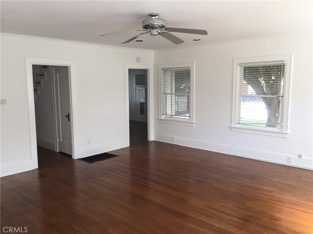 1085 Loma Drive - Photo 2