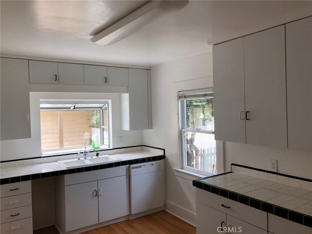 1085 Loma Drive - Photo 7