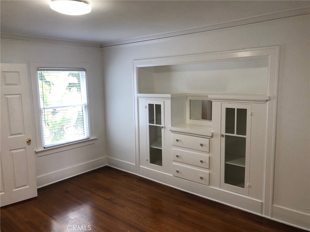 1085 Loma Drive - Photo 4