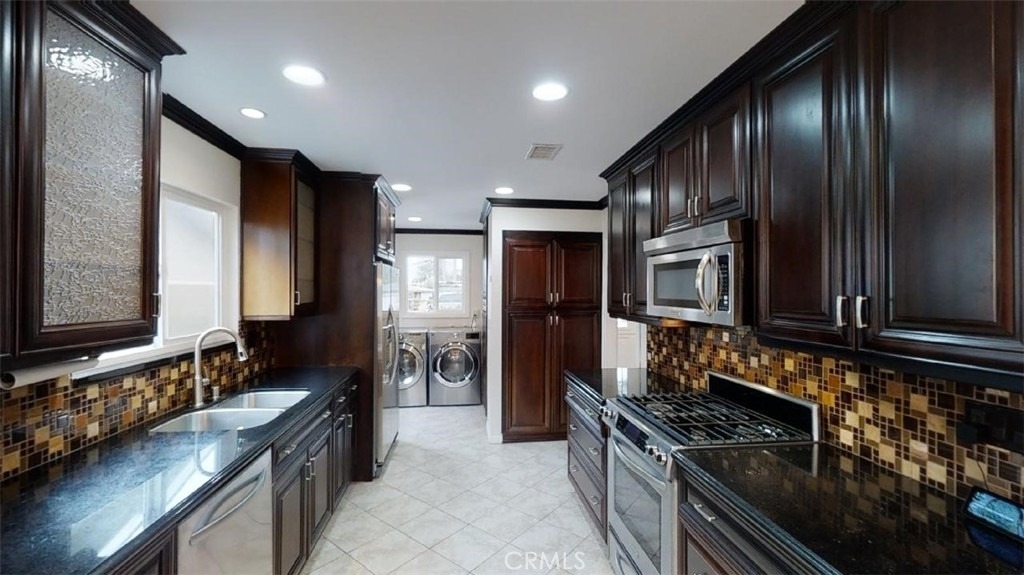 239 Albert Place - Photo 3