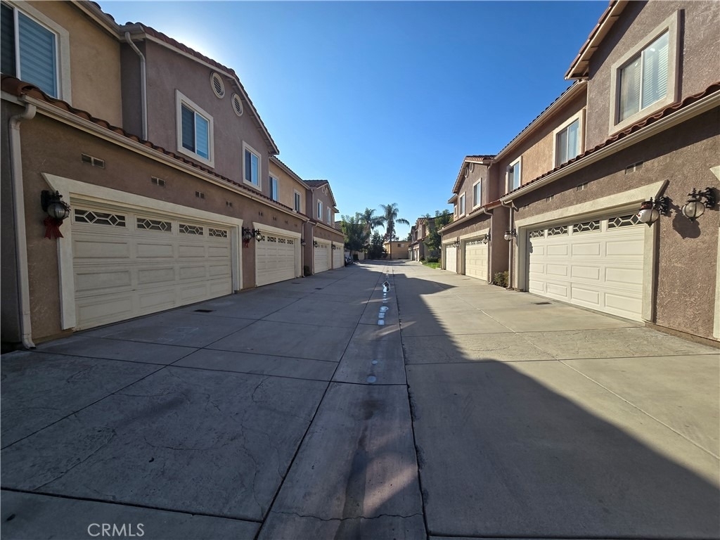 8026 Telegraph - Photo 1
