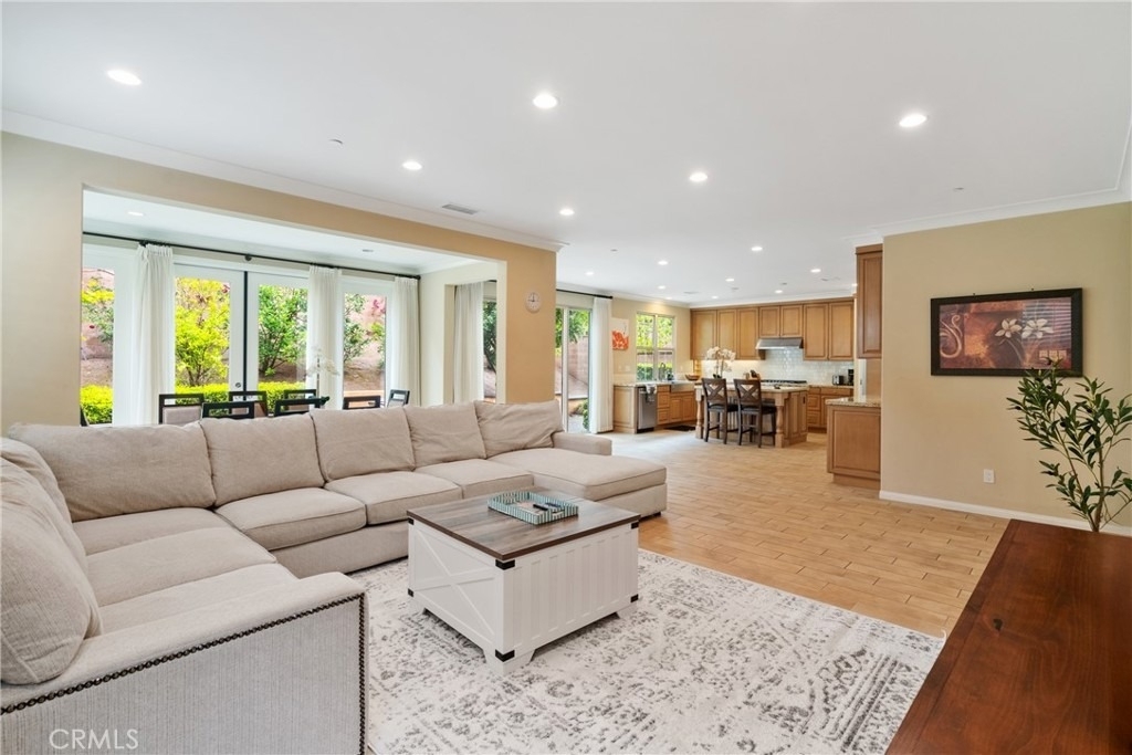 61 Crestwick - Photo 0
