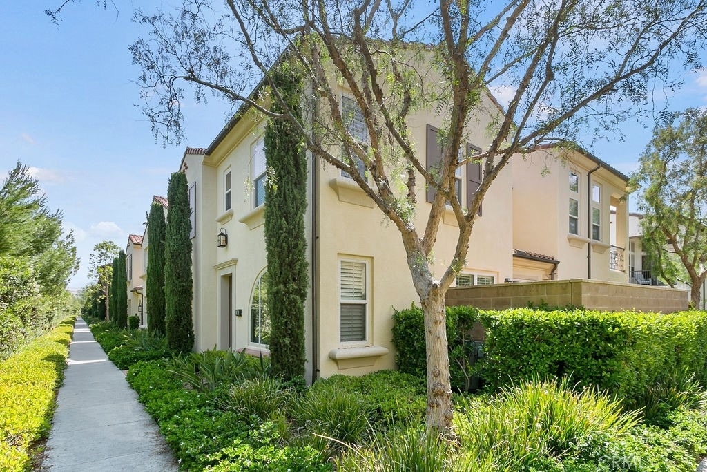101 Thornhurst - Photo 1