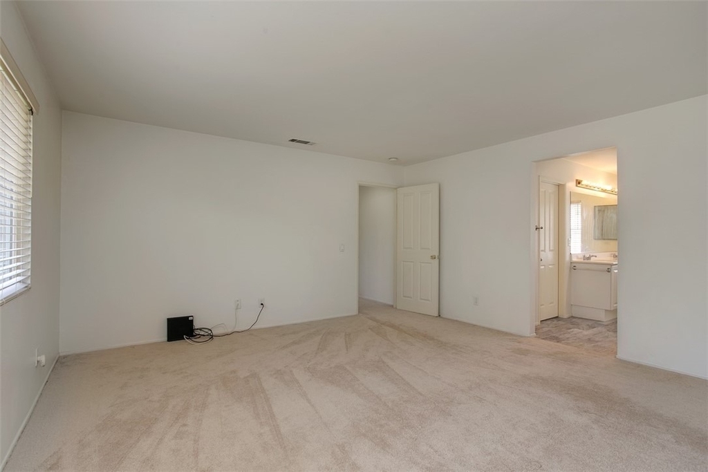 52 Willowhurst - Photo 7
