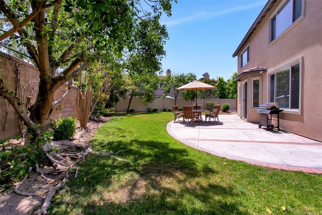 52 Willowhurst - Photo 1