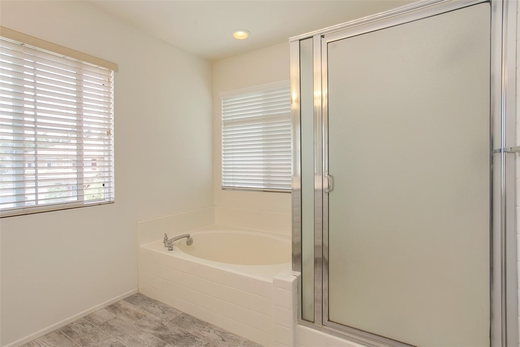 52 Willowhurst - Photo 10
