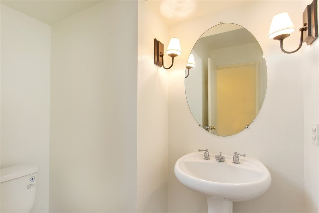 52 Willowhurst - Photo 6