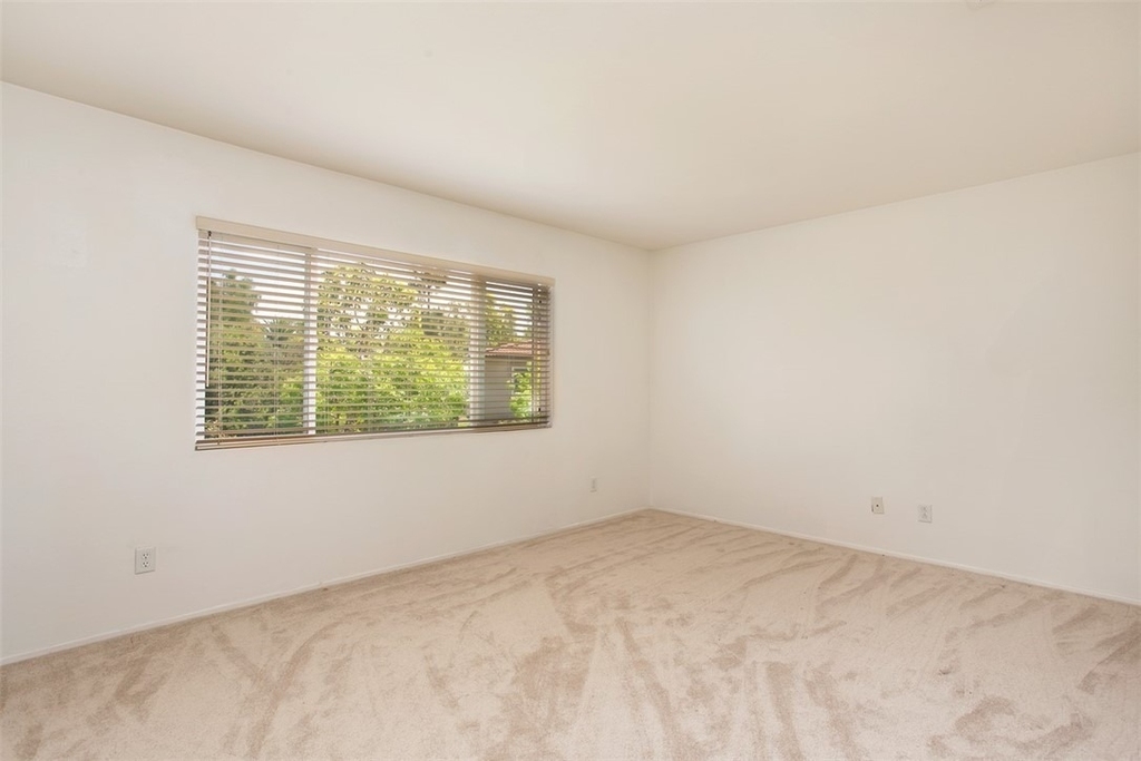 52 Willowhurst - Photo 11