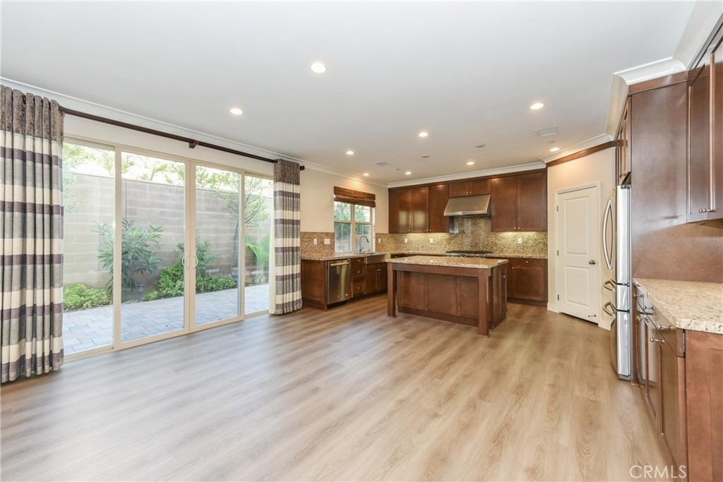 67 Elmdale - Photo 3