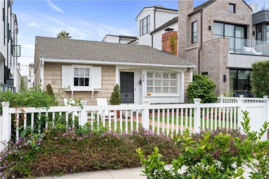 714 Heliotrope - Photo 1