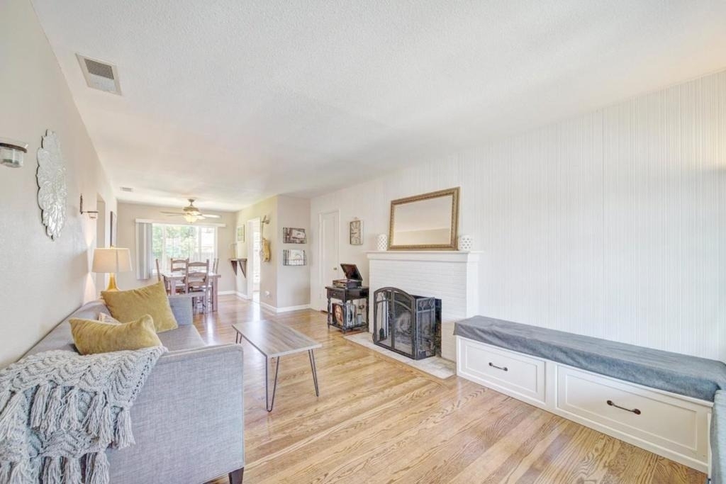 1024 Locust Street - Photo 1