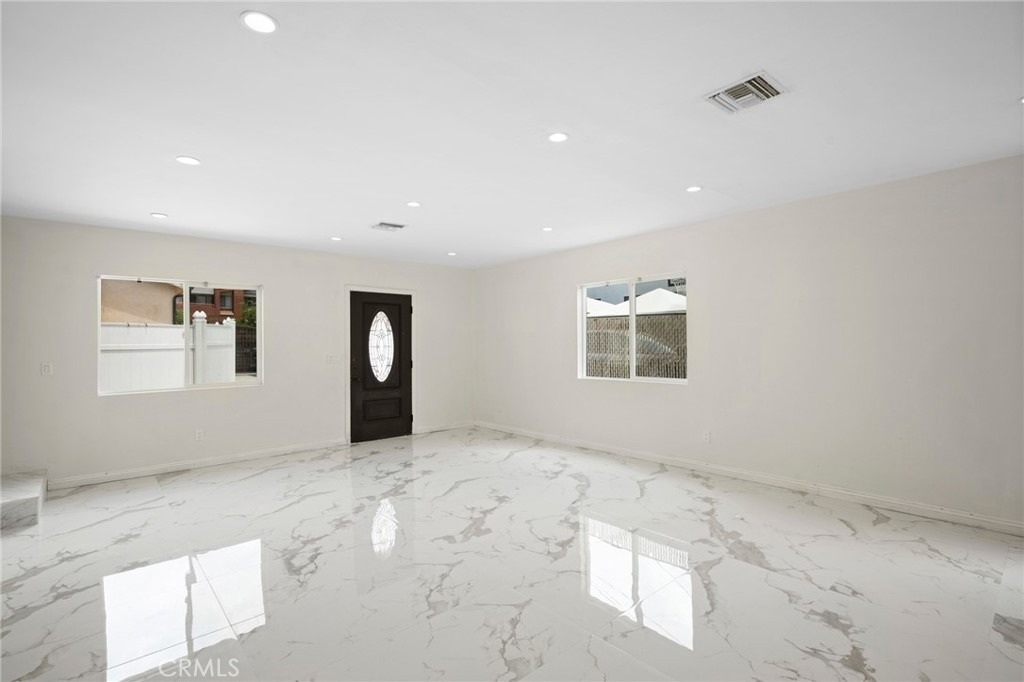 532 W Harvard St - Photo 4