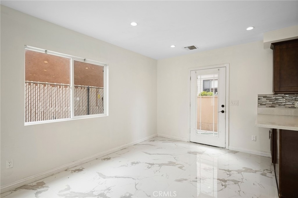 532 W Harvard St - Photo 6