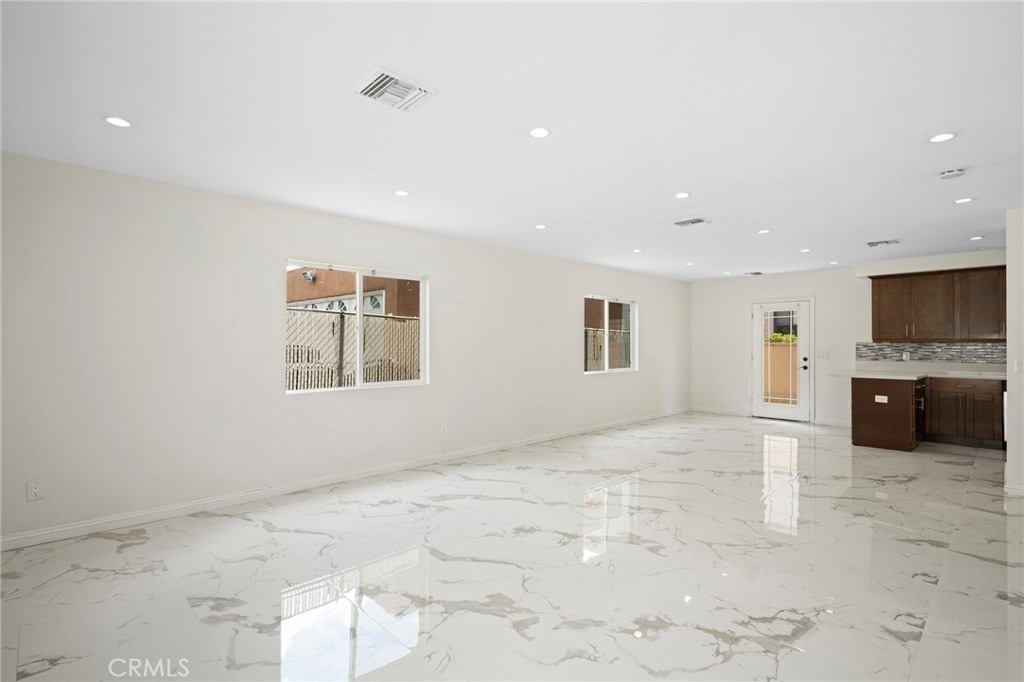 532 W Harvard St - Photo 3