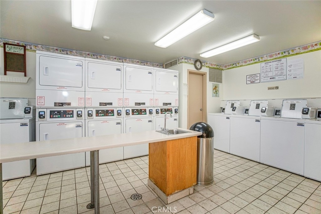 5325 Newcastle Ave. - Photo 17