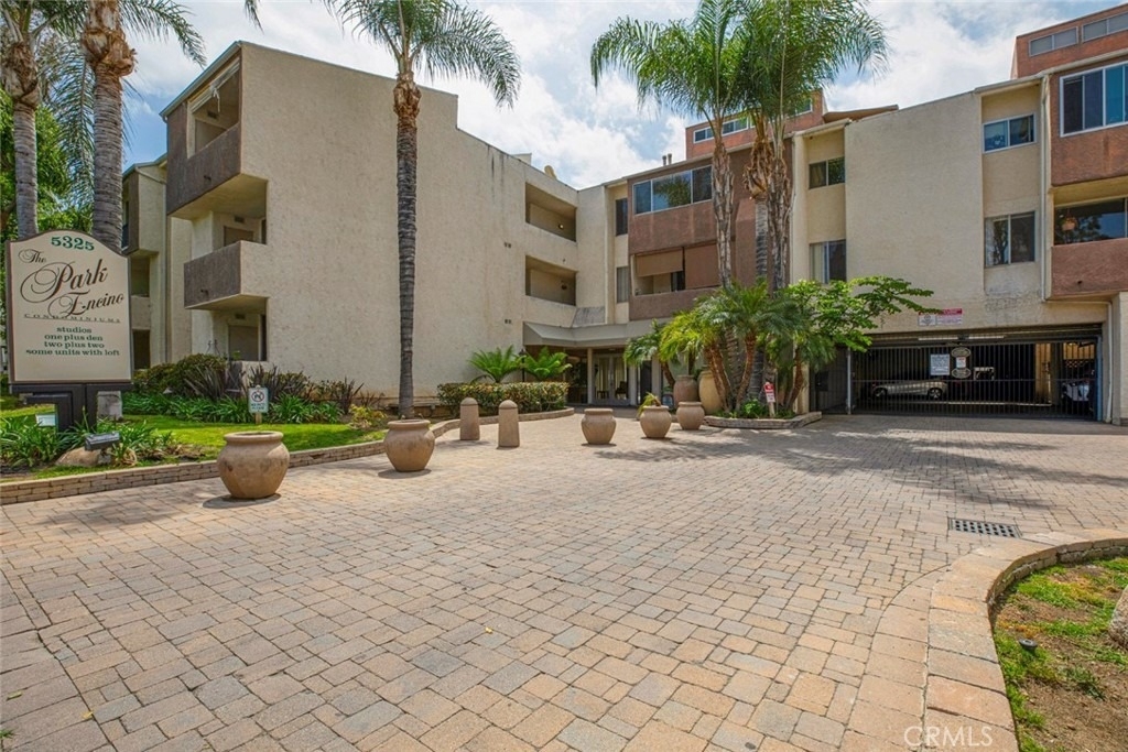 5325 Newcastle Ave. - Photo 0