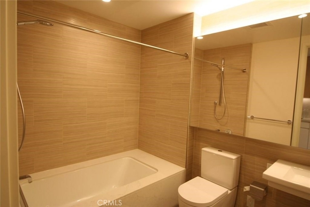877 Francisco Street - Photo 4