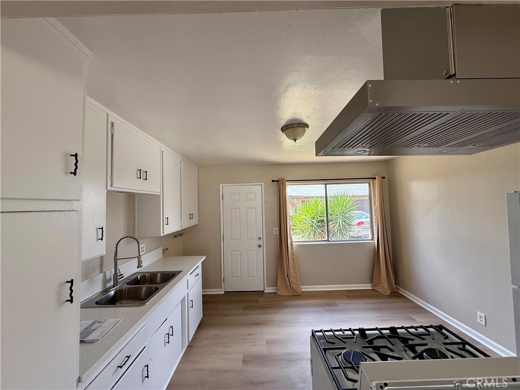 1006 E Nocta Street - Photo 0