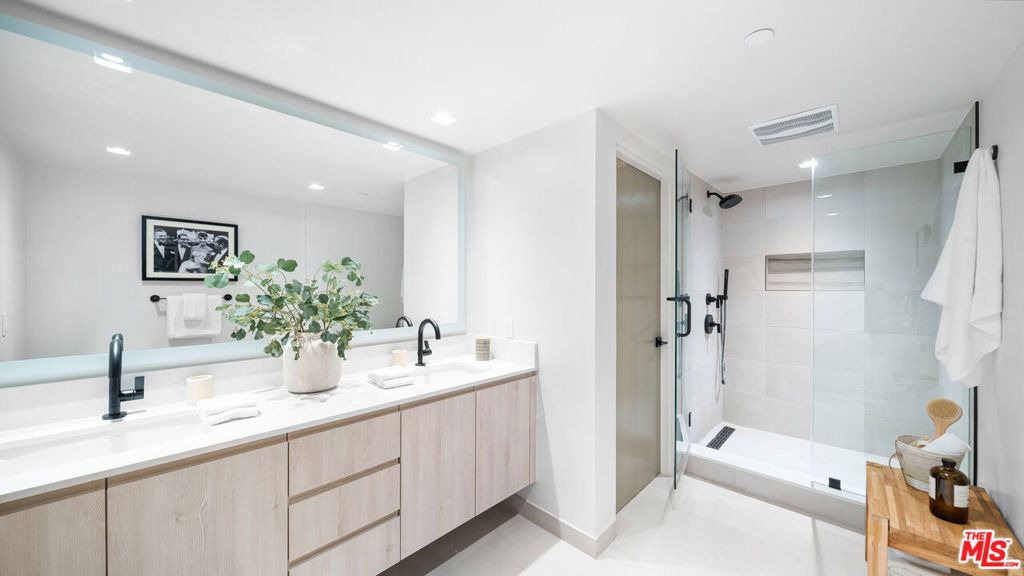 153 San Vicente Boulevard - Photo 14
