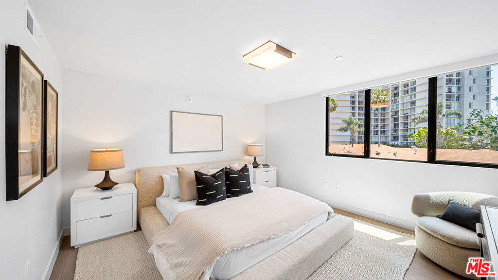 153 San Vicente Boulevard - Photo 16