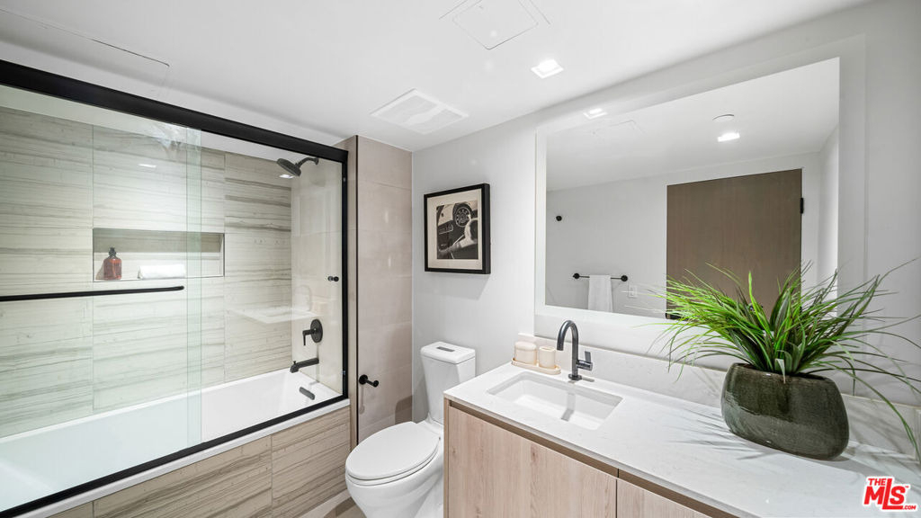 153 San Vicente Boulevard - Photo 14