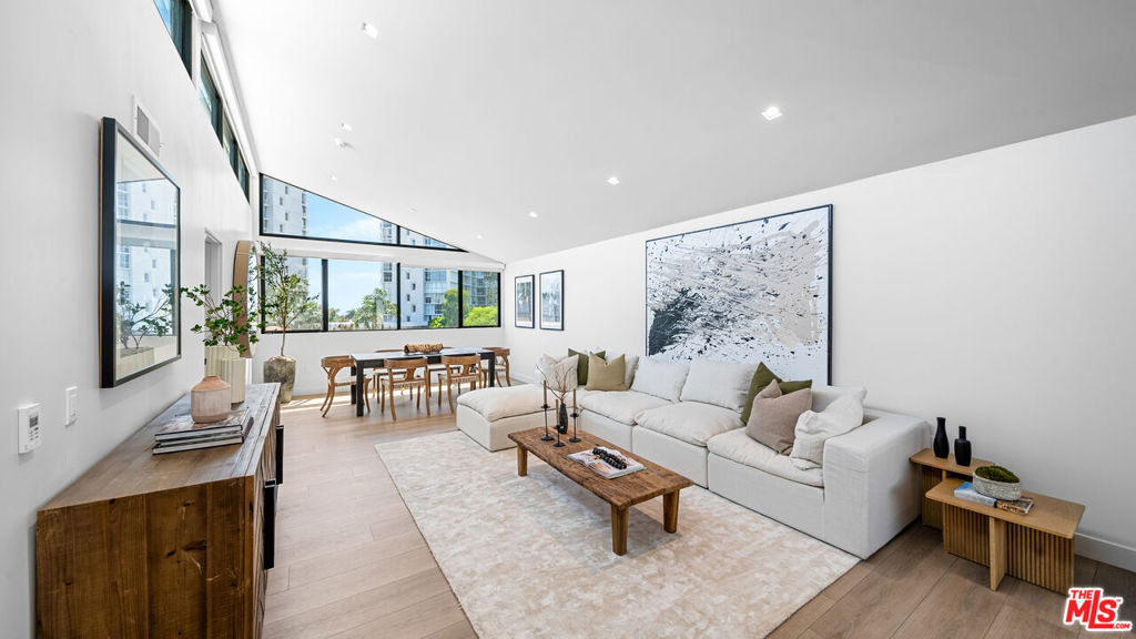 153 San Vicente Boulevard - Photo 3