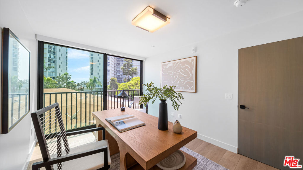 153 San Vicente Boulevard - Photo 8