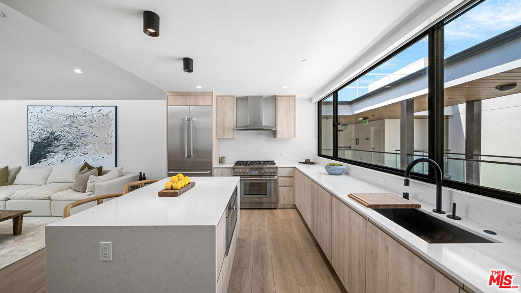 153 San Vicente Boulevard - Photo 7