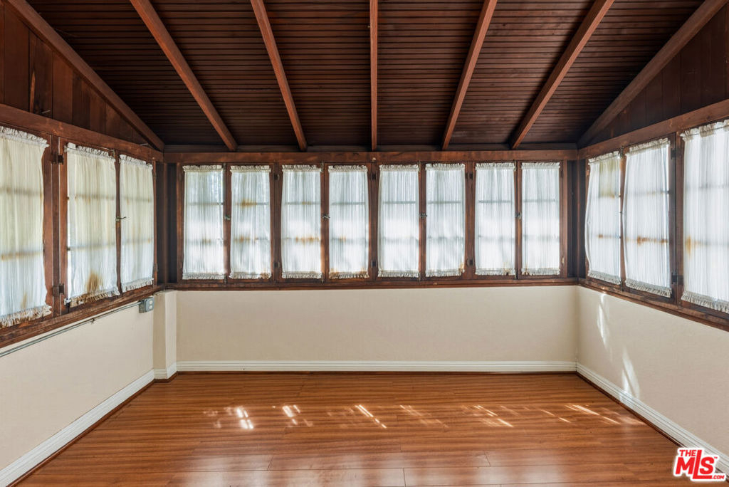 727 Crenshaw Boulevard - Photo 12